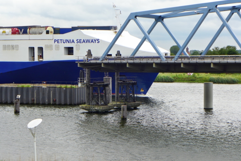 Kanalbrücke bei Sas van Gent